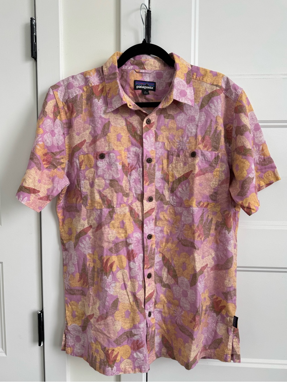 Patagonia Back Step Short Sleeve Shirt in Channeling Spring ‘ Milkweed Mauve ‘